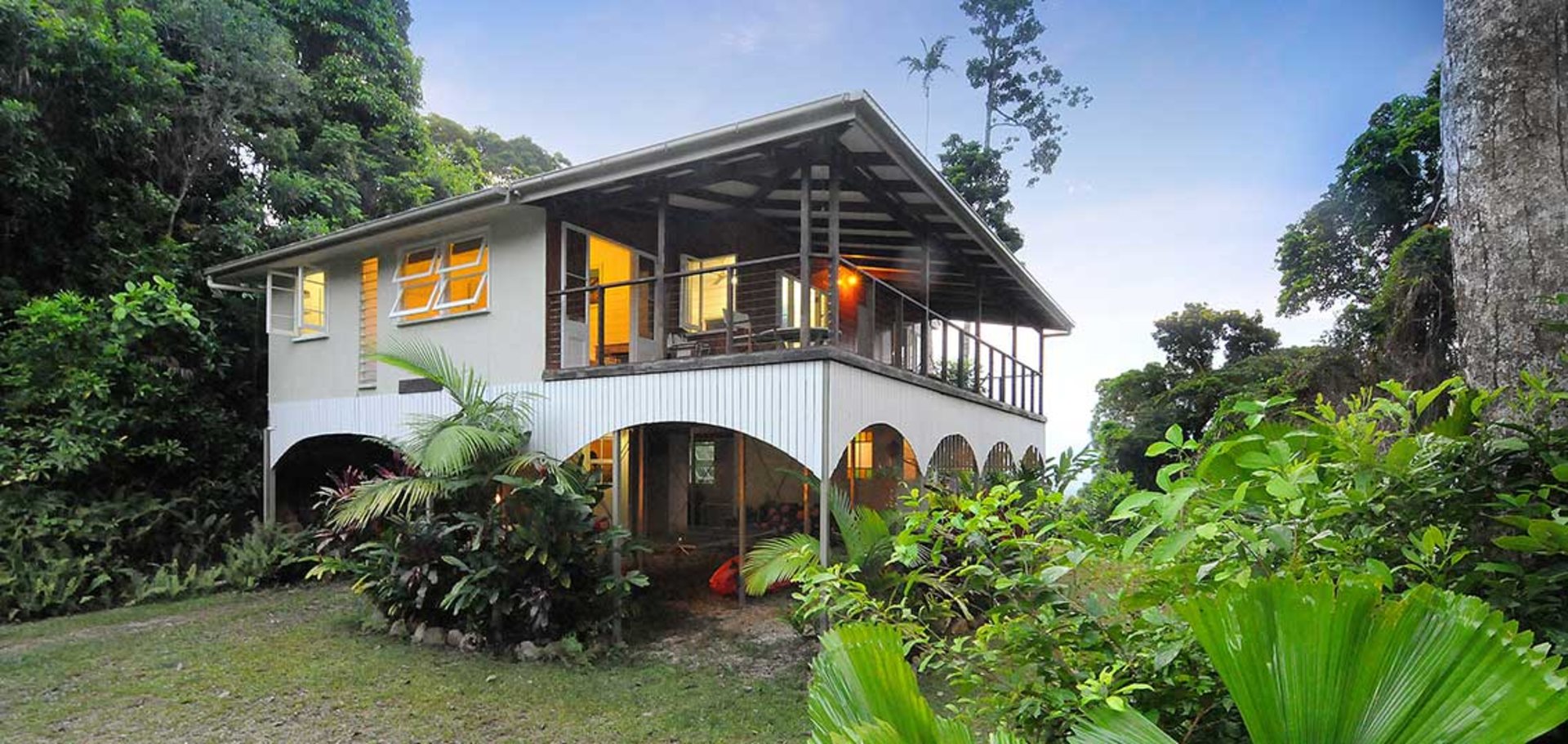 DAINTREE SEASCAPES Tropical Rainforest Retreat Home